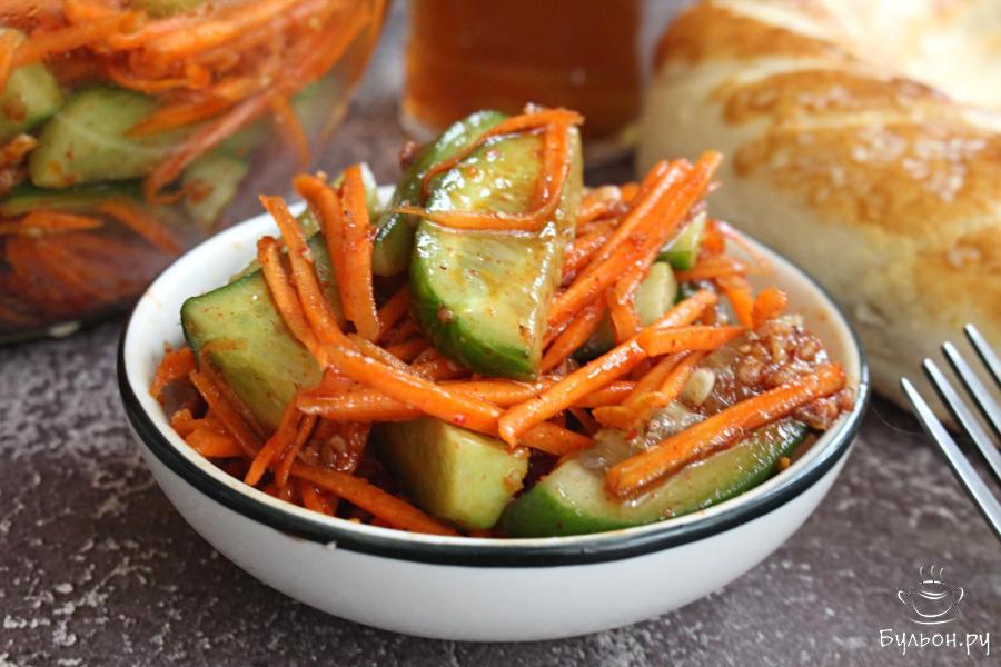 Легкий салат из свежих огурцов и моркови