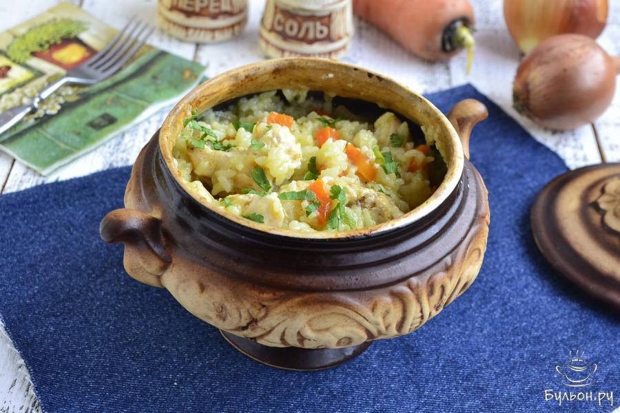 Ароматная курица с грибами в горшочках