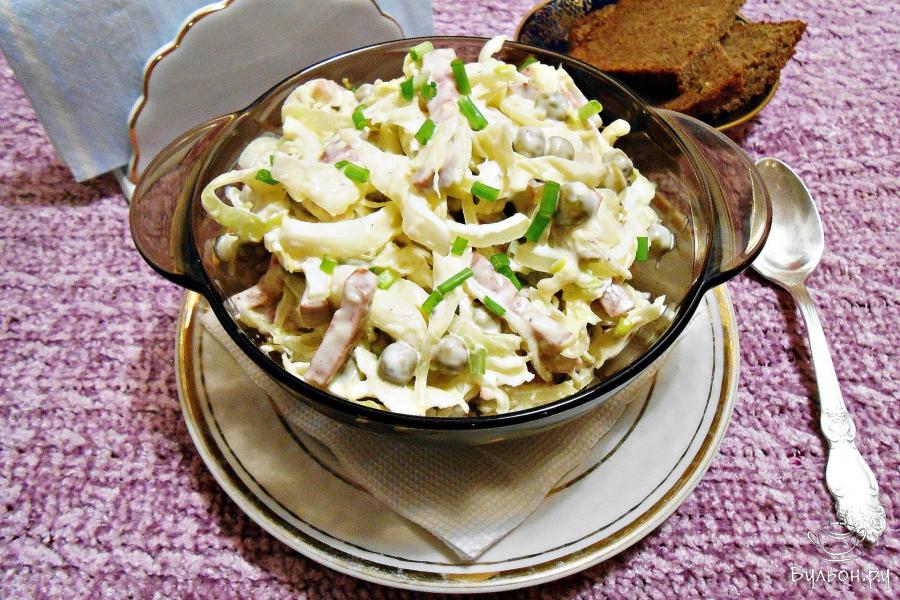 Салат с копченой колбасой кукурузой и капустой рецепт с фото пошагово