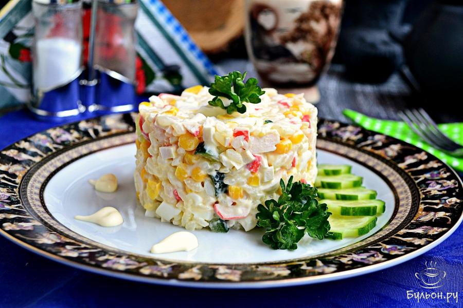 Крабовый салат со свежими огурцами - пошаговый рецепт с фото