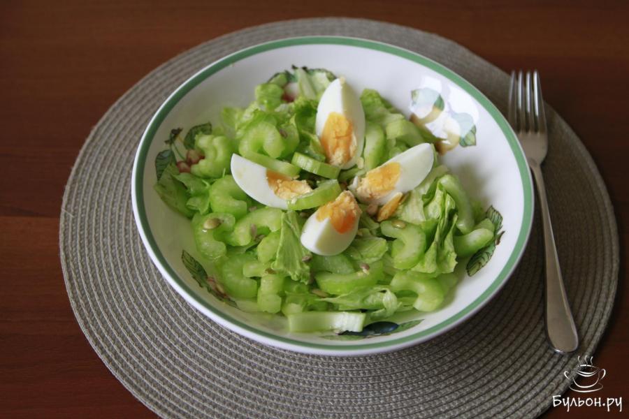 Зеленый салат с сельдереем - пошаговый рецепт с фото