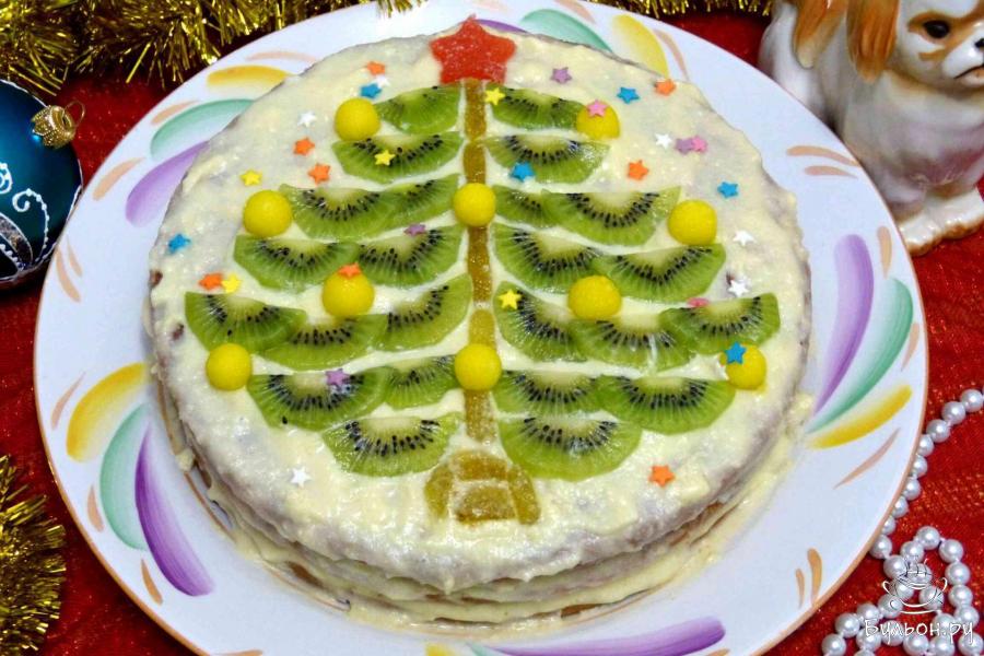 Торт "Елочка" с киви из готовых бисквитных коржей - пошаговый рецепт с фото
