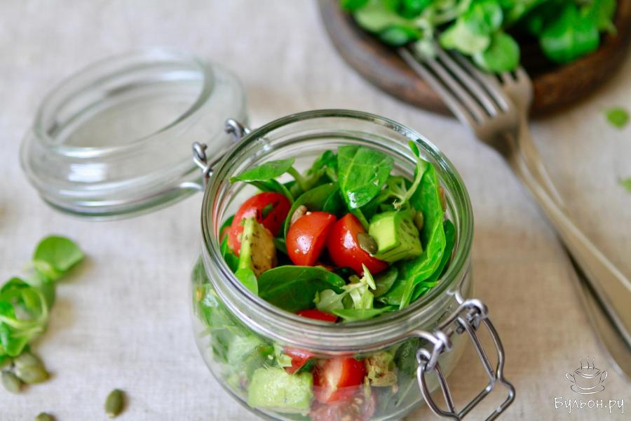 Салат из шпината, авокадо и помидор - пошаговый рецепт с фото