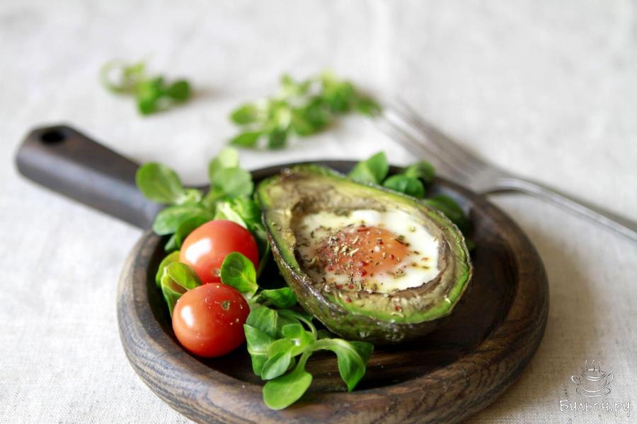 Авокадо запеченное с яйцом - пошаговый рецепт с фото