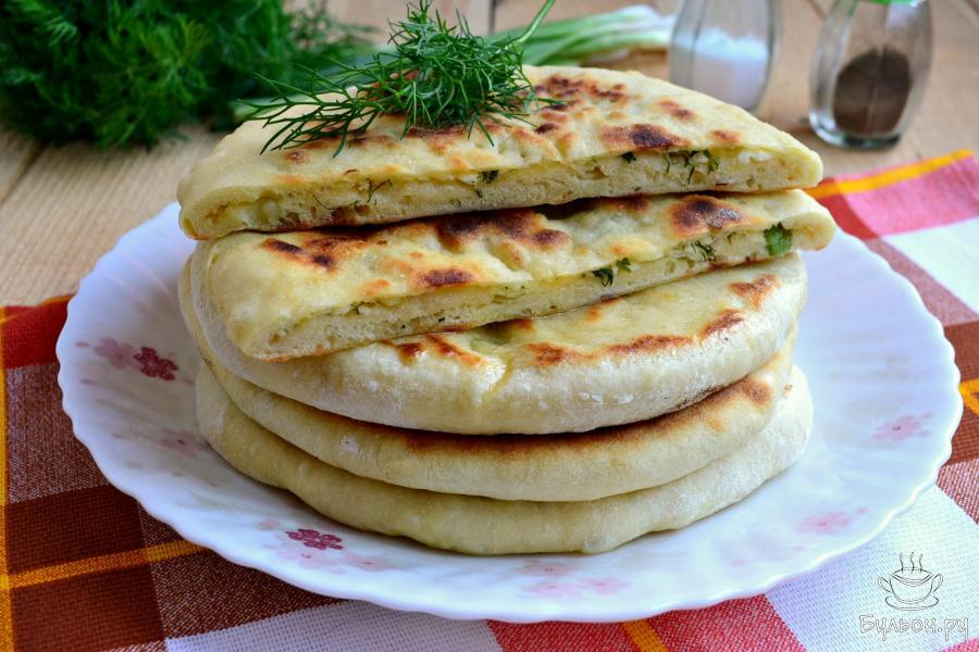 Лепешки с зеленью и сыром на сковороде - пошаговый рецепт с фото