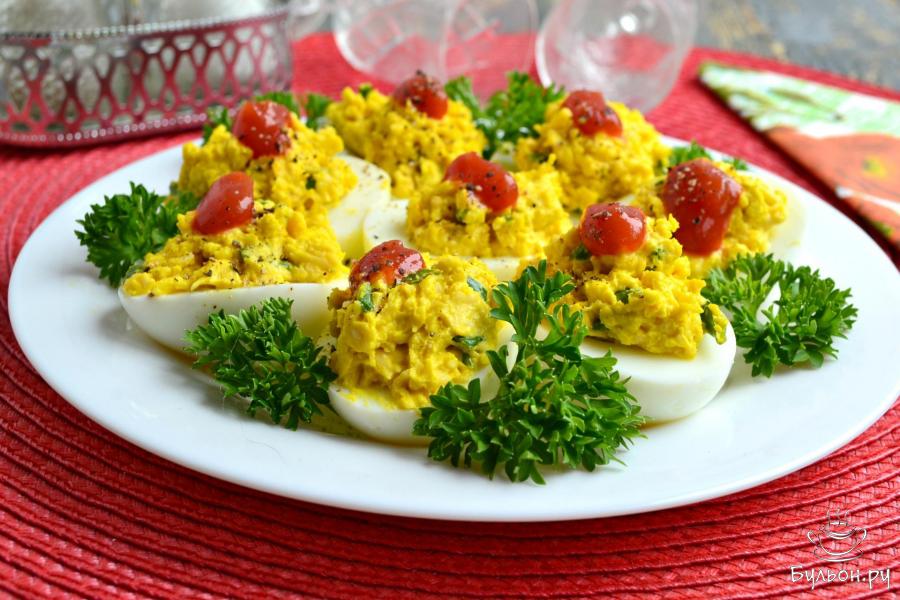 Яйца фаршированные сыром - пошаговый рецепт с фото