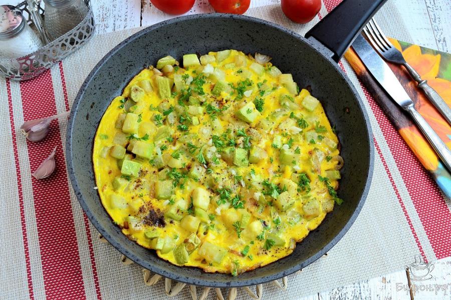Кабачки с яйцом и чесноком на сковороде - пошаговый рецепт с фото