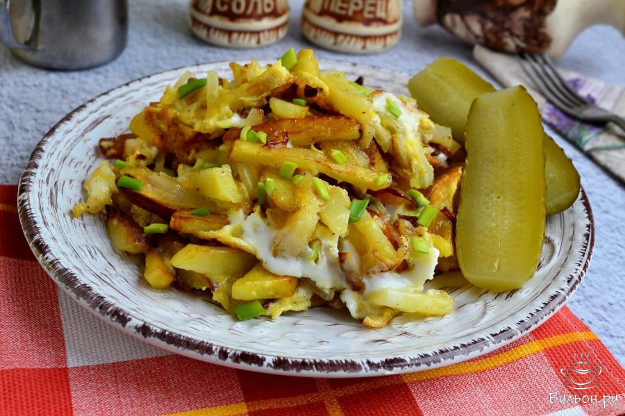 Картофель с яйцом на сковороде - пошаговый рецепт с фото