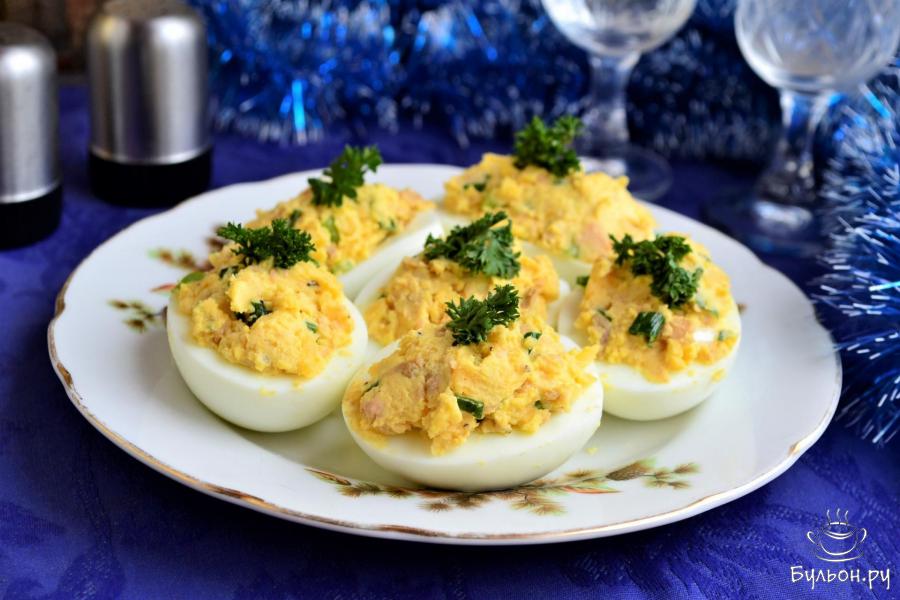 Яйца фаршированные печенью трески - пошаговый рецепт с фото