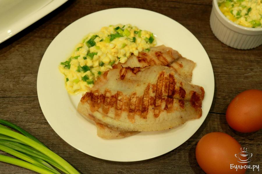 Белая рыба с подливой из яйца и лука - пошаговый рецепт с фото