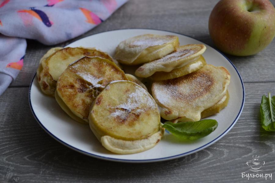 Яблоки в тесте на сковороде - пошаговый рецепт с фото