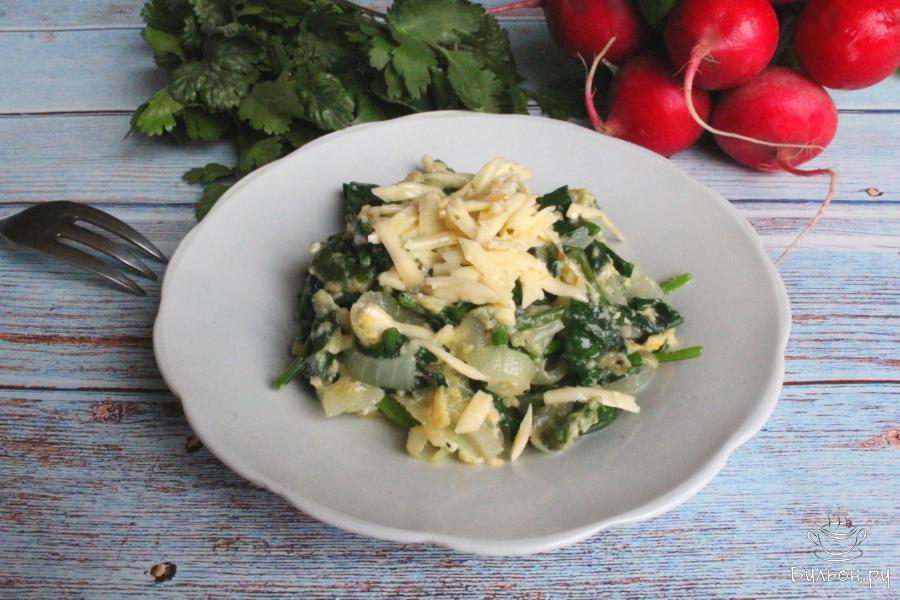 Яичница-болтунья со шпинатом и сыром - пошаговый рецепт с фото