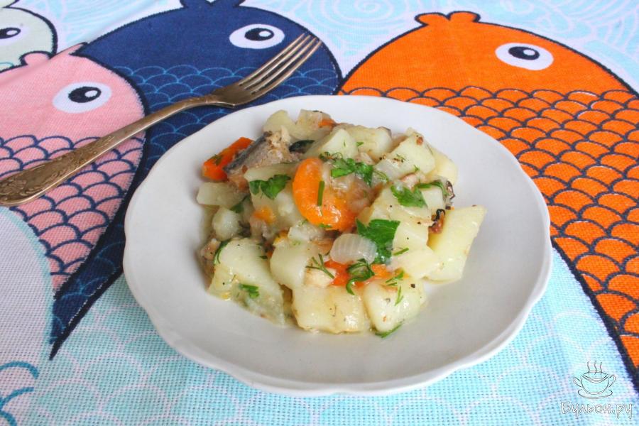 Тушеная картошка с консервированной скумбрией - пошаговый рецепт с фото
