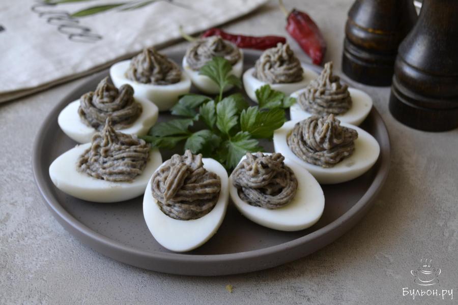 Яйца, фаршированные грибной икрой - пошаговый рецепт с фото