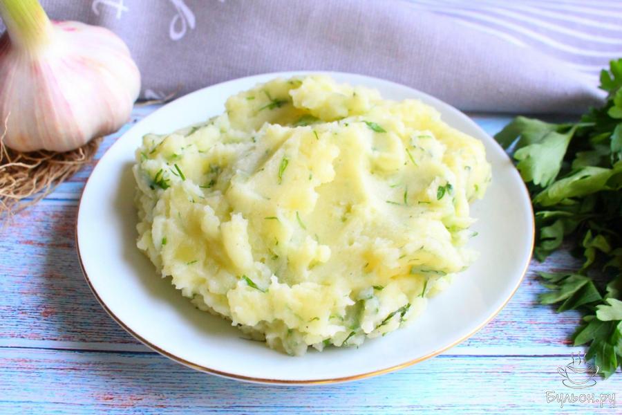 Картофельное пюре с зеленью и чесноком