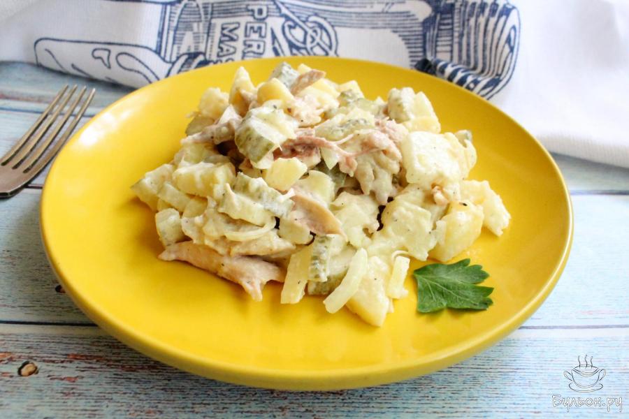 Салат с вареной курицей и маринованными огурцами - пошаговый рецепт с фото