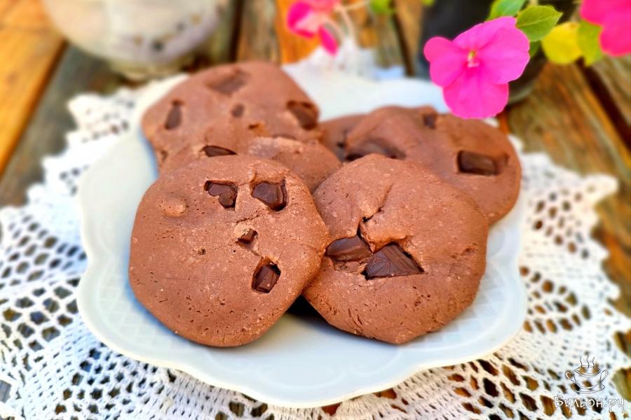 Шоколадное печенье с кусочками шоколада - пошаговый рецепт с фото