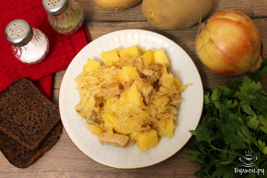 Свинина тушеная с картофелем и квашеной капустой Свинина тушеная с картофелем и квашеной капустой - пошаговый рецепт с фото