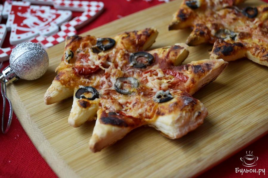 Пицца-елочка из слоеного теста - пошаговый рецепт с фото
