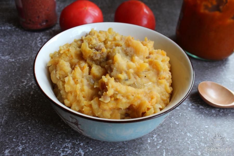 Рецепт горохового пюре пошагово. Гороховое пюре с мясом. Луковое пюре. Гороховое пюре с жареным луком. С чем подать гороховое пюре.