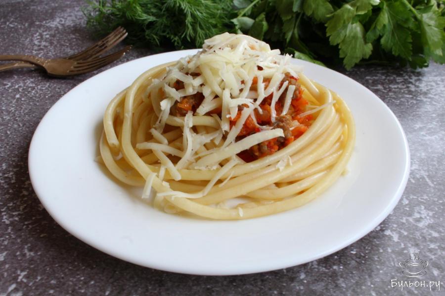 Спагетти с мясной подливой и сыром в итальянском стиле - пошаговый рецепт с фото
