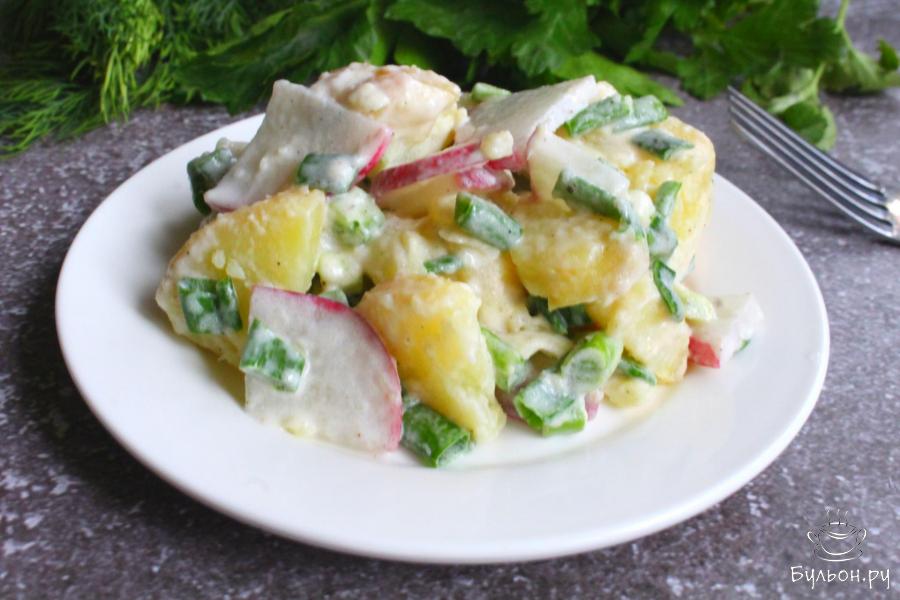 Картофельный салат с редисом и зеленью