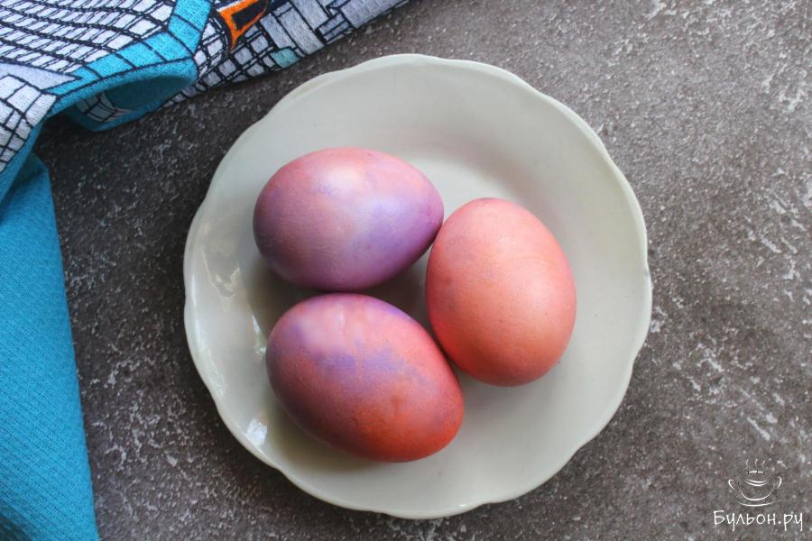 Красим пасхальные яйца с помощью красителей и яичных белков - пошаговый рецепт с фото