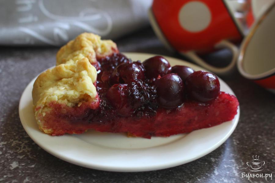 Открытый пирог со свежей вишней и вишневым джемом - пошаговый рецепт с фото