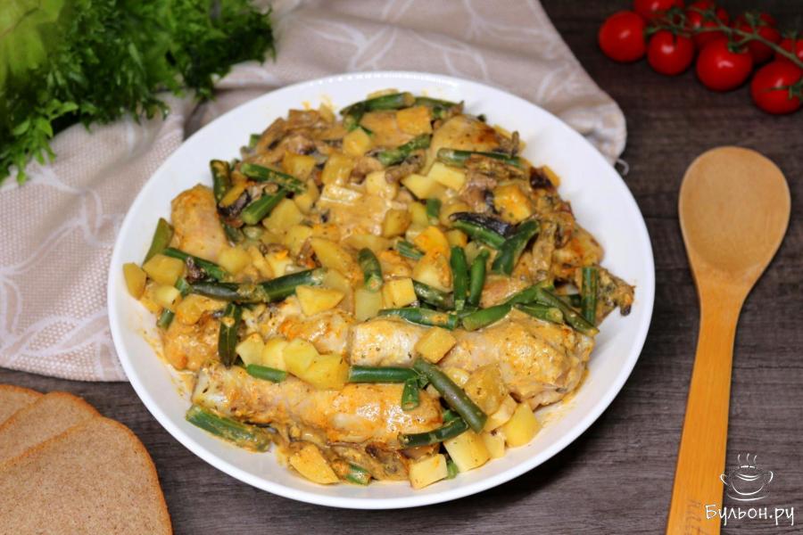 Куриные голени с овощами и сметанным соусом Куриные голени с овощами и сметанным соусом