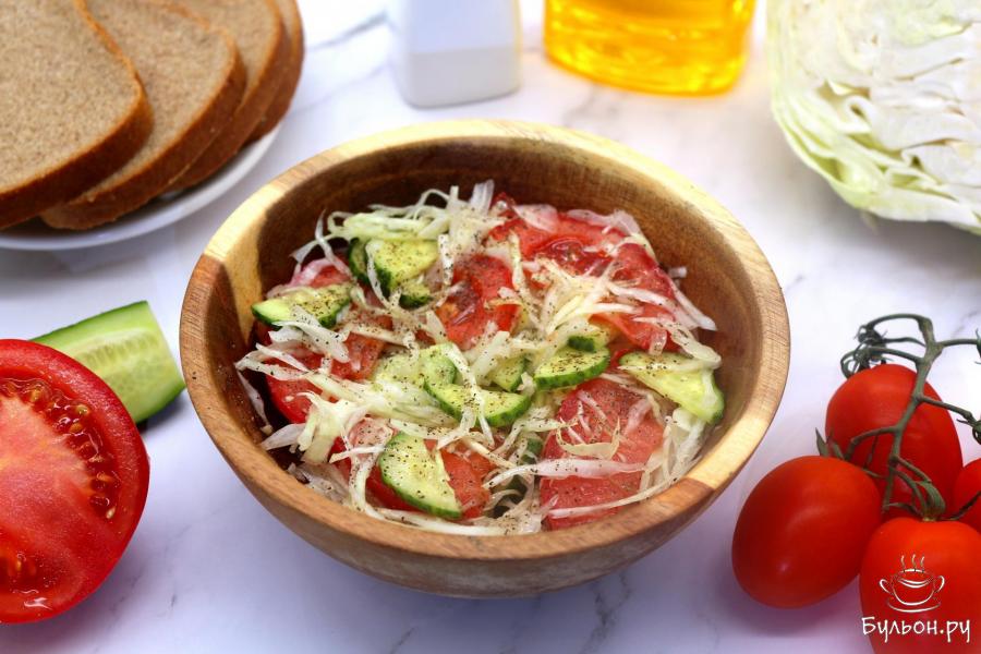 Салат из свежей капусты с огурцами и помидорами