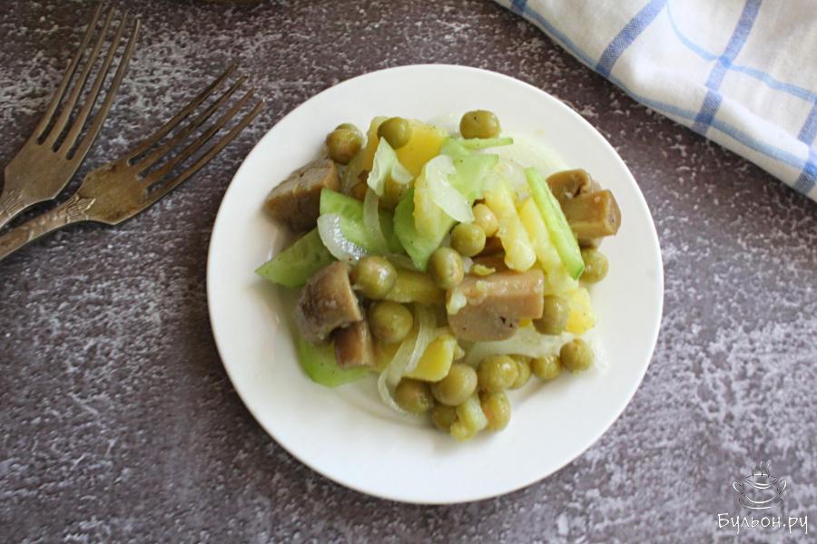 Картофельный салат с шампиньонами, огурцами и горошком - пошаговый рецепт с фото