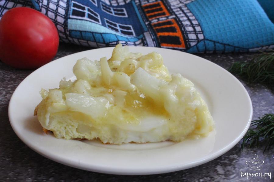 Яичница с луком, цветной капустой и сыром - пошаговый рецепт с фото