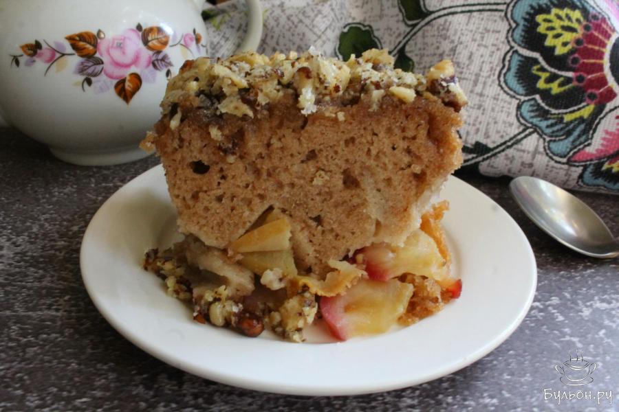 Влажный яблочный пирог с ореховой заливкой - пошаговый рецепт с фото