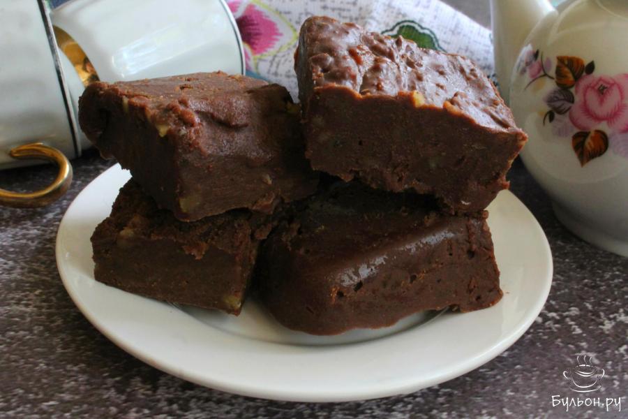 Шоколадная помадка с орехами и вареной сгущенкой Шоколадная помадка с орехами и вареной сгущенкой - пошаговый рецепт с фото