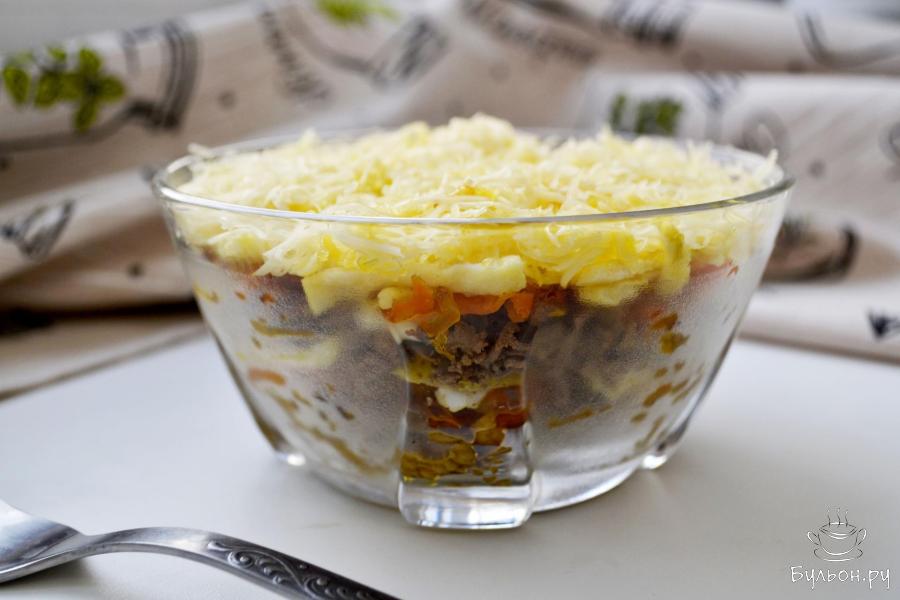 Салат из куриной печени, моркови, сыра и яичных блинчиков - пошаговый рецепт с фото