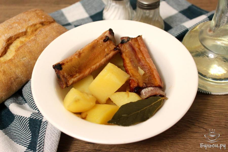 Тушенная картошка со свиными ребрышками
