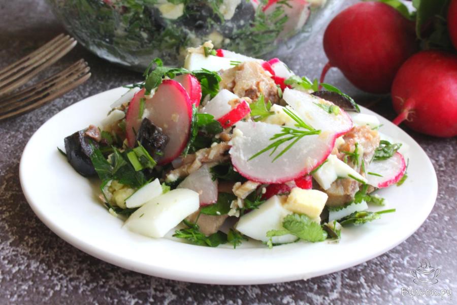 Салат с редиской, рыбными консервами и оливками - пошаговый рецепт с фото