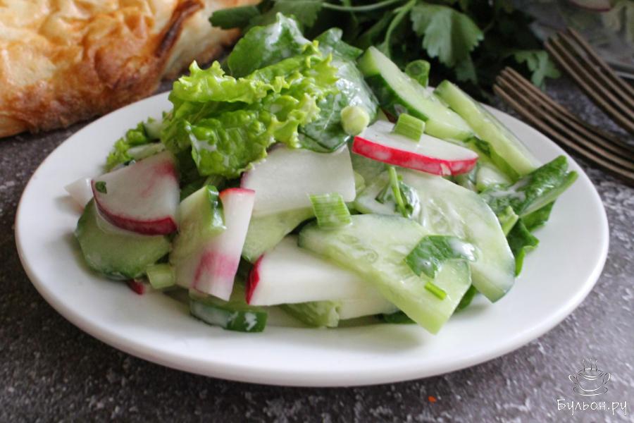 Салат со щавелем, редиской и огурцами - пошаговый рецепт с фото