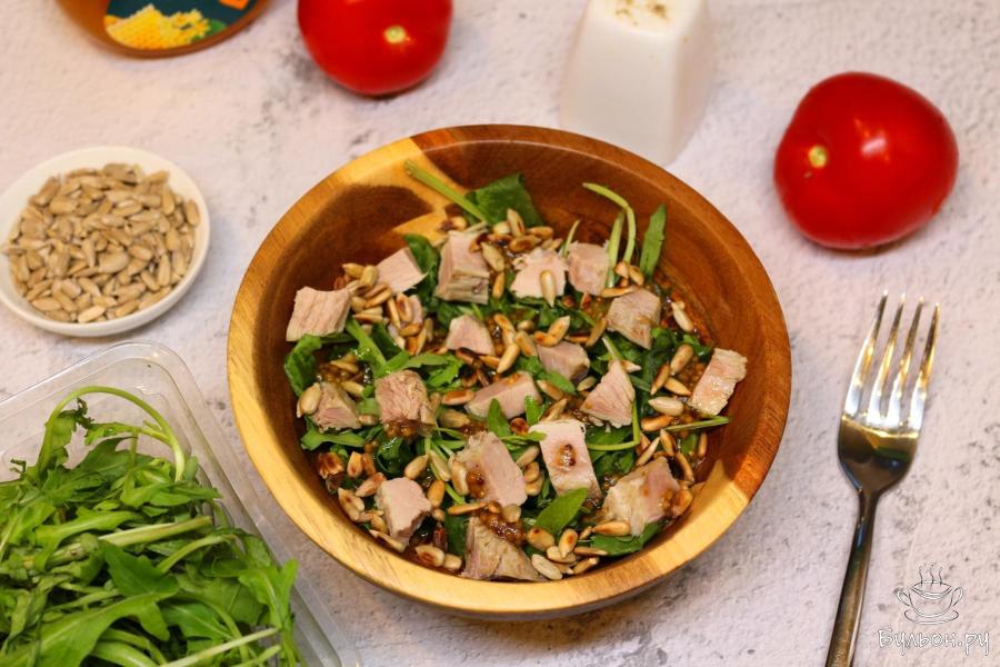 Салат руккола, со свининой и с семечками в ароматном масле - пошаговый рецепт с фото