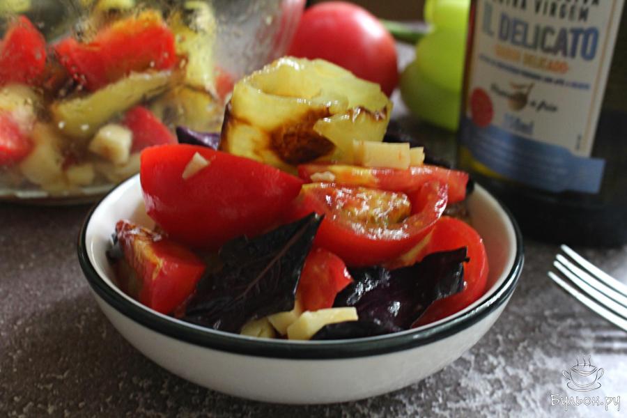 Салат с жареными перцами, помидорами и сыром - пошаговый рецепт с фото