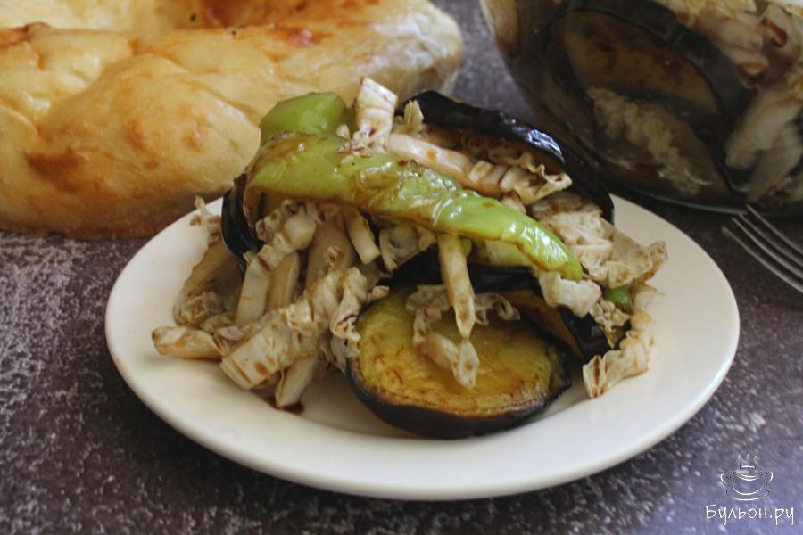 Салат с жареными баклажанами, перцами и пекинской капустой - пошаговый рецепт с фото
