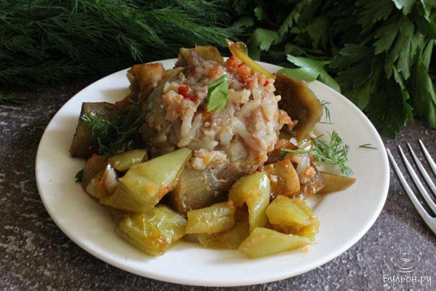 Мясные ежики с рисом и тушеными овощами в духовке - пошаговый рецепт с фото