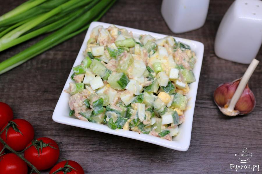 Салат из консервированного тунца, яйца и огурца - пошаговый рецепт с фото