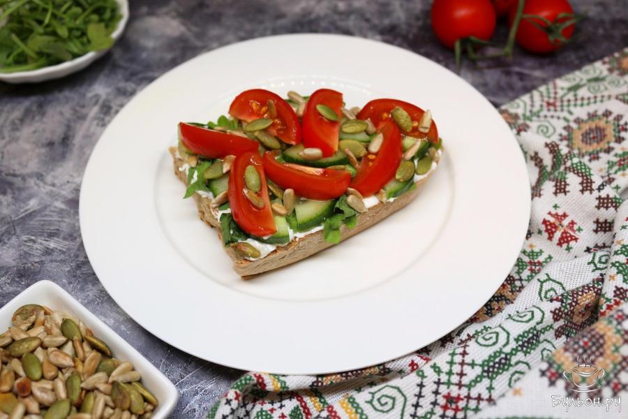 Бутерброд с творожным сыром и овощами - пошаговый рецепт с фото