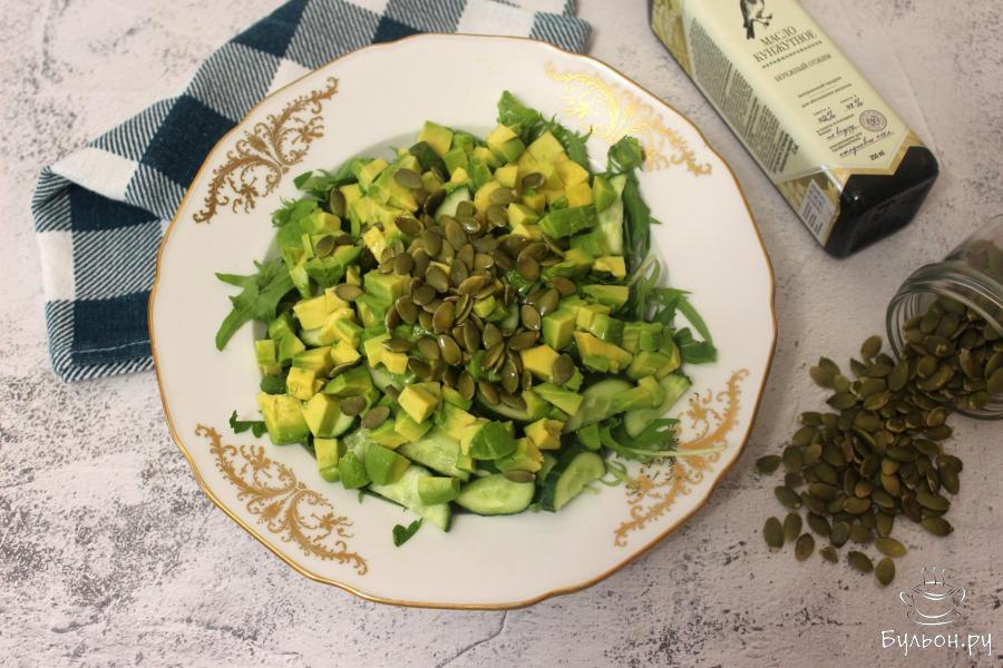 Зеленый салат с ароматным кунжутным маслом