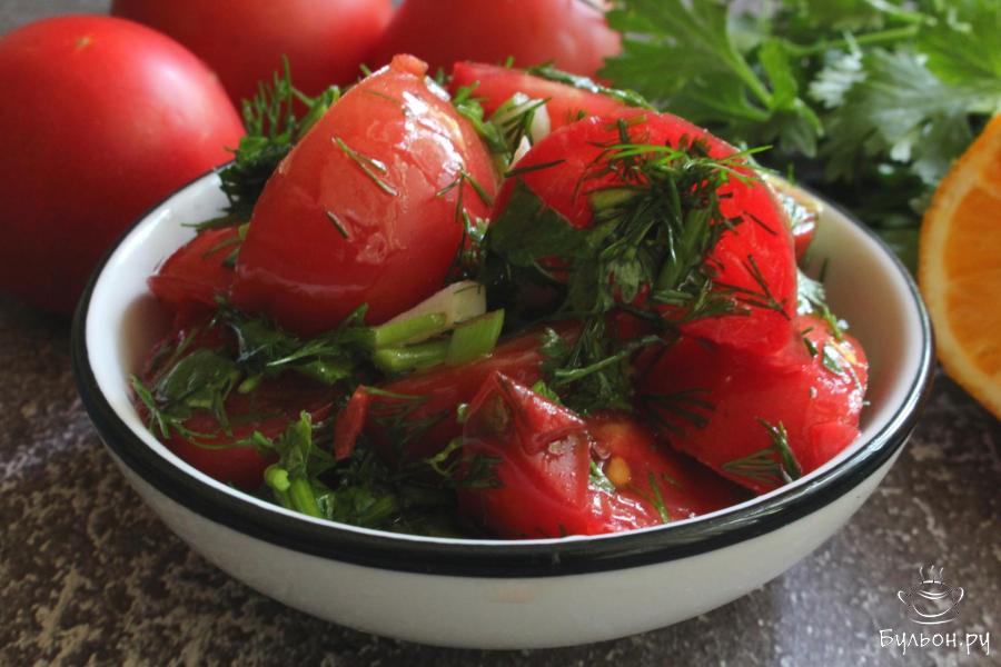 Быстрые маринованные помидоры с зеленью