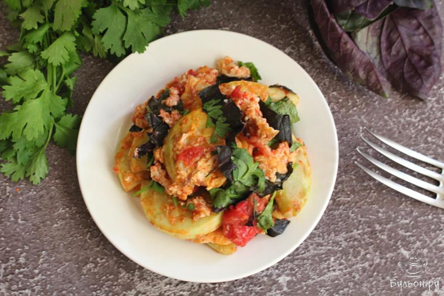 Яичница с кабачками и помидорами - пошаговый рецепт с фото