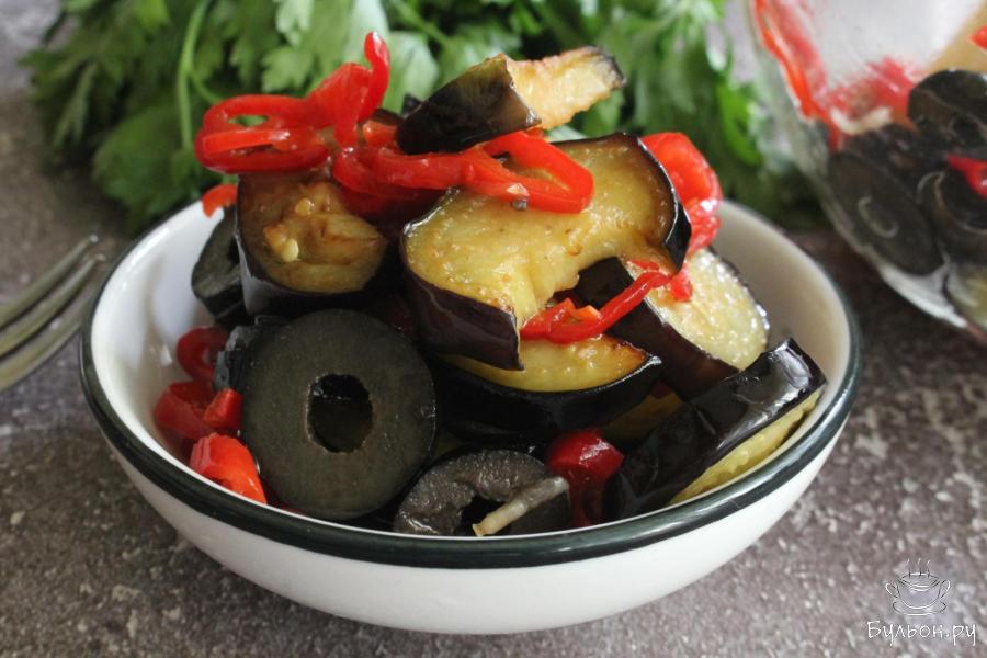 Салат с жареными баклажанами, перцами и оливками - пошаговый рецепт с фото