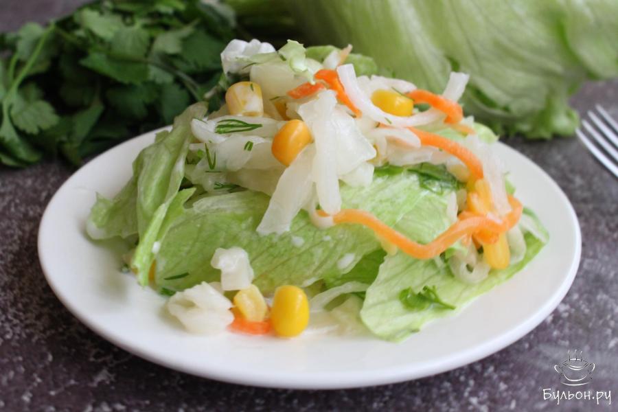 Салат из квашеной капусты с кукурузой и луком Салат из квашеной капусты с кукурузой и луком