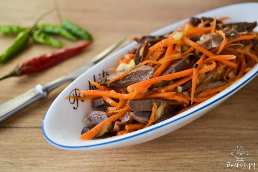 Салат из куриных желудочков с морковью